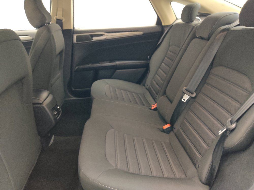 Used 2020 Ford Fusion SE FWD image 18