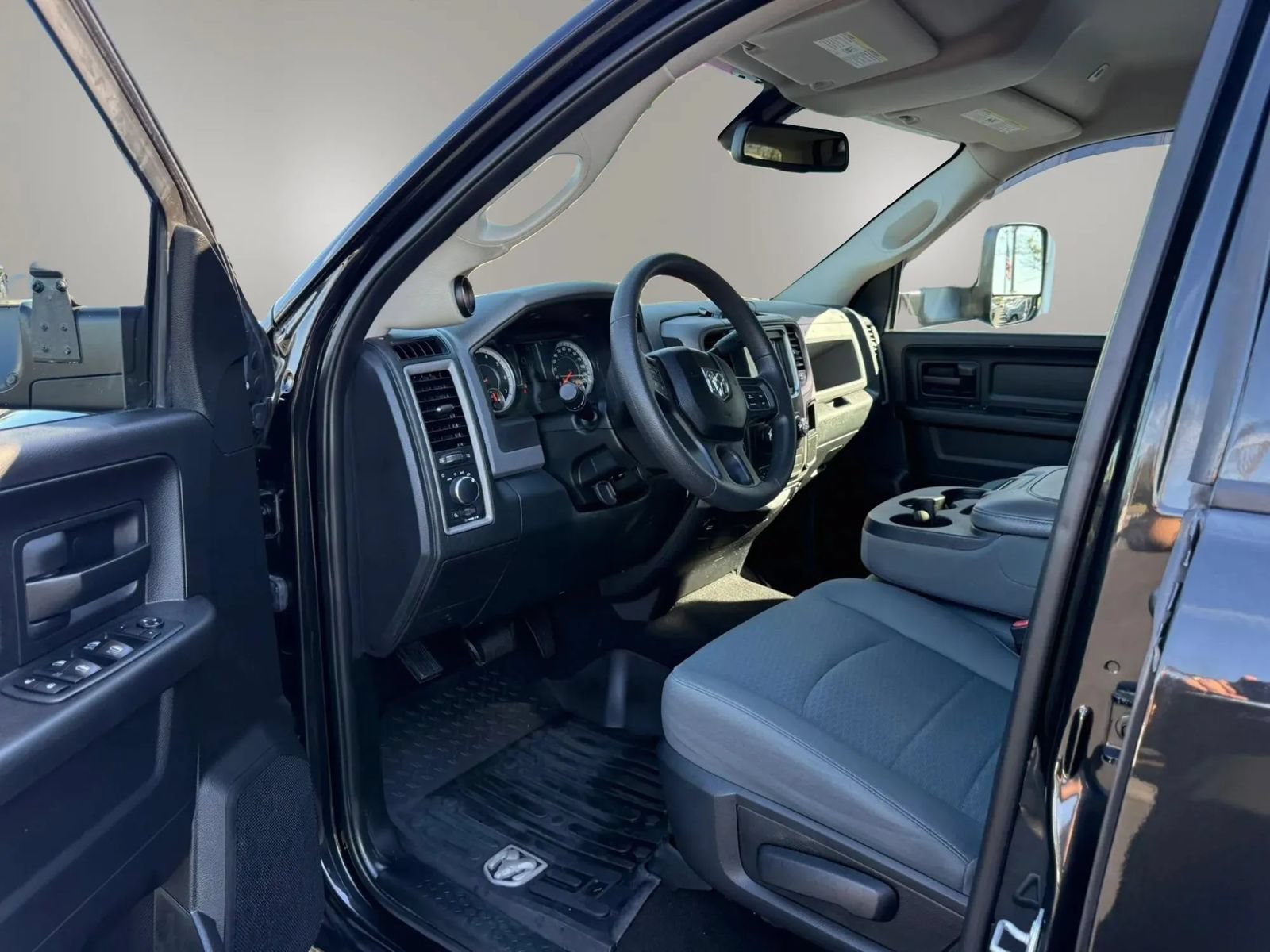 Used 2018 RAM 3500 Tradesman w/ Chrome Appearance Group AWD/4WD image 14