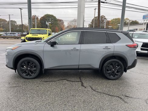 Used 2023 Nissan Rogue SV w/ SV Premium Package image 6