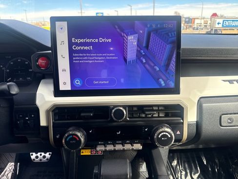 Used 2024 Toyota Tacoma TRD Sport w/ TRD Sport Upgrade Package image 18