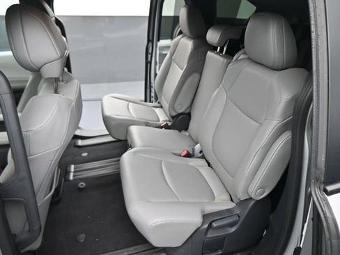 Used 2025 Toyota Sienna XLE FWD image 18