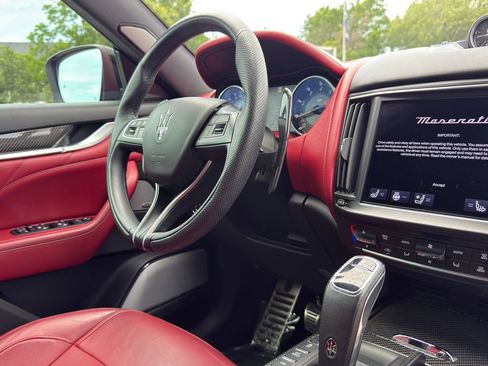Certified 2022 Maserati Levante Modena S AWD/4WD image 38