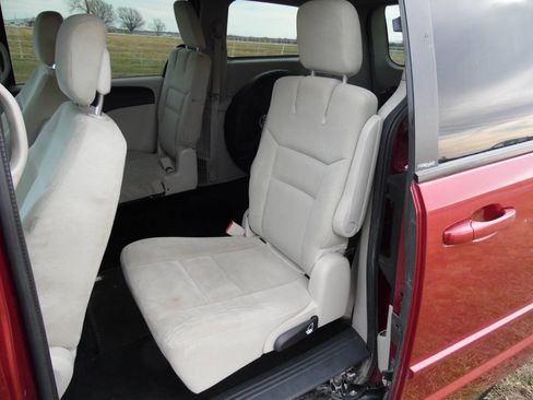 Used 2014 Dodge Grand Caravan SXT w/ UConnect Hands-Free Group image 18