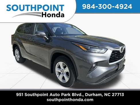 Used 2023 Toyota Highlander LE AWD/4WD image 1