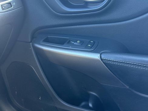 Used 2019 Jeep Cherokee Latitude w/ Popular Appearance Group FWD image 8