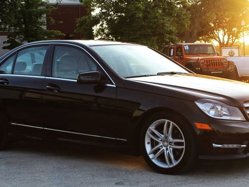 Used 2012 Mercedes-Benz C 300 4MATIC Sedan image 7