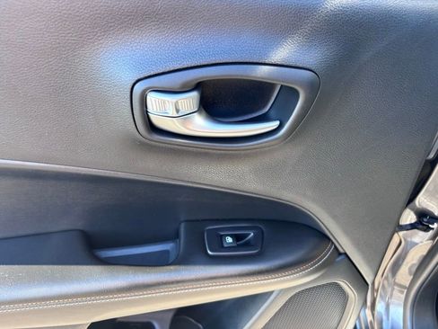 Used 2019 Jeep Compass Latitude w/ Cold Weather Group image 38