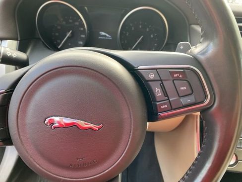 Used 2017 Jaguar XF Premium image 44