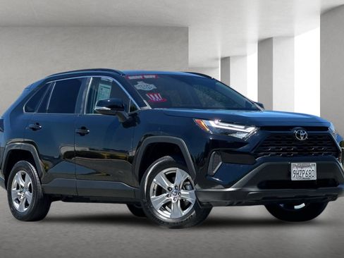 Used 2023 Toyota RAV4 XLE w/ Convenience Package FWD image 1