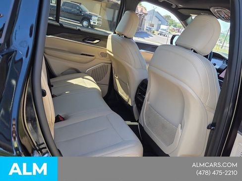 Used 2025 Jeep Grand Cherokee Limited w/ Luxury Tech Group II RWD image 19