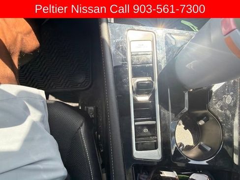 Used 2024 Volkswagen Atlas SE w/ Panoramic Sunroof Package FWD image 17