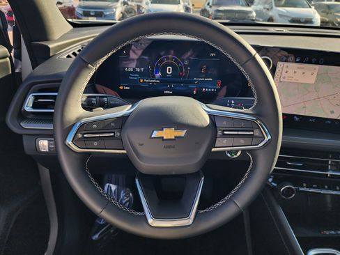 Used 2026 Chevrolet Traverse LT image 23