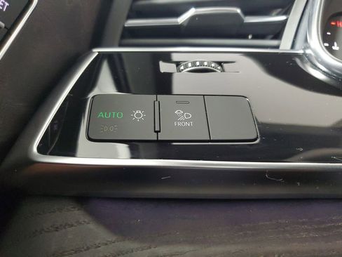 Used 2021 Audi Q7 3.0T Premium AWD/4WD image 36