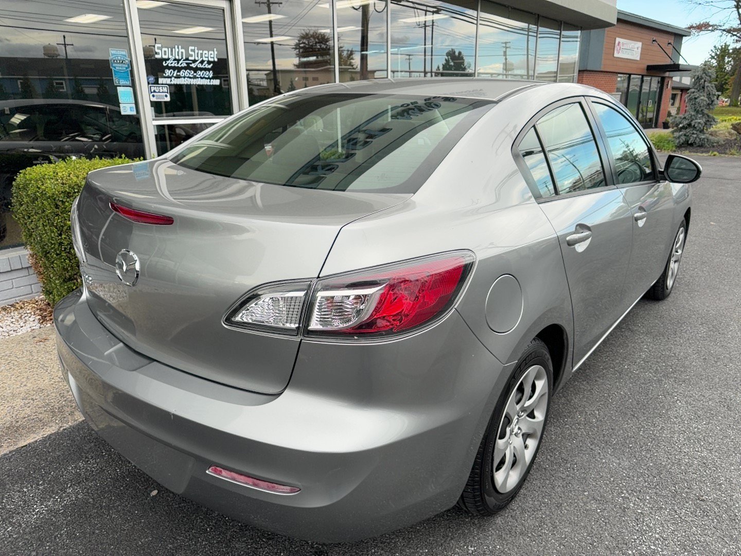 Used 2012 MAZDA MAZDA3 i Sport FWD image 3