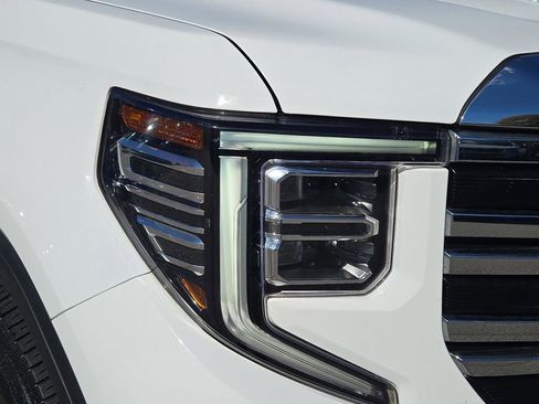 Used 2024 GMC Sierra 1500 SLT image 5