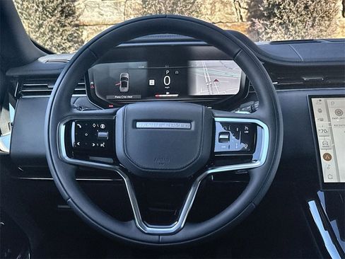 Used 2025 Land Rover Range Rover Sport image 21