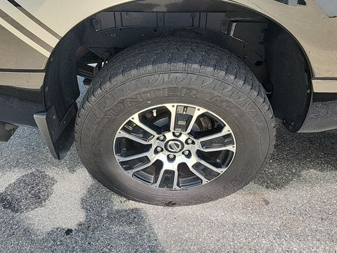 Used 2021 Nissan Titan SV w/ SV Convenience Package AWD/4WD image 11