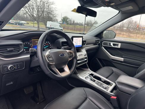Used 2022 Ford Explorer XLT w/ Equipment Group 202A image 17