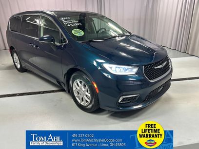 Used 2023 Chrysler Pacifica Touring-L