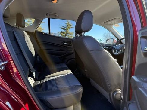 Used 2025 Chevrolet Trax LT w/ LT Convenience Package image 11