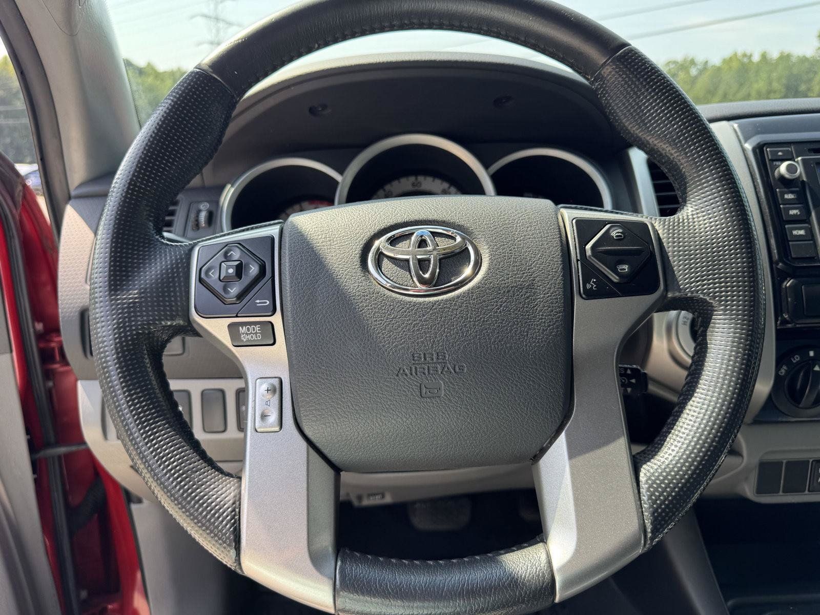 Used 2014 Toyota Tacoma 4x4 Double Cab w/ SR5 Package image 3
