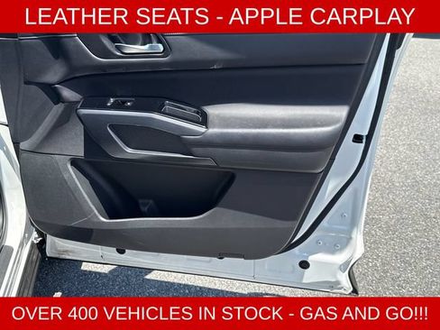 Used 2023 Nissan Pathfinder SL FWD image 14