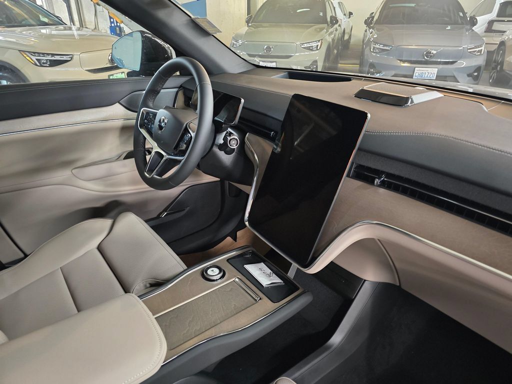 Used 2025 Volvo EX90 Ultra AWD/4WD image 11