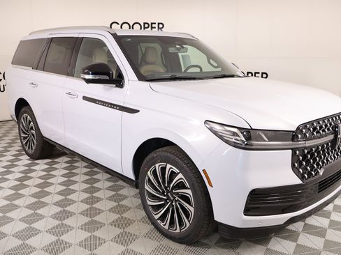 New 2026 Lincoln Navigator Black Label AWD/4WD image 1