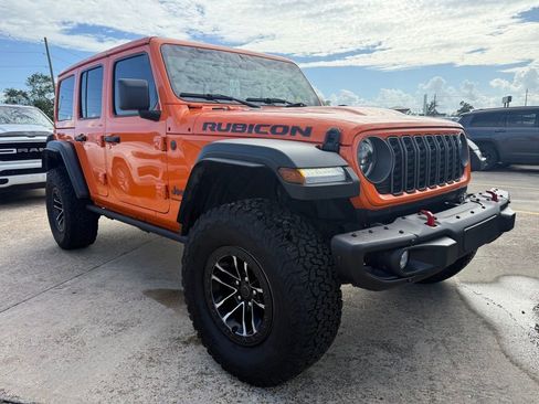 Used 2025 Jeep Wrangler Unlimited Rubicon w/ XTREMEE 35" Tire Package AWD/4WD image 9
