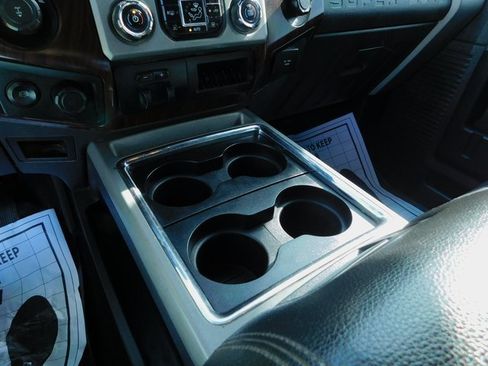 Used 2016 Ford F250 Lariat w/ Lariat Chrome Package image 29