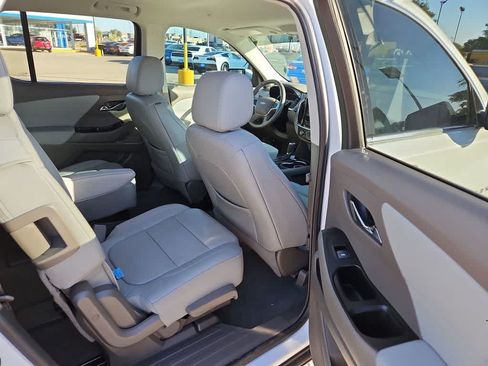 Used 2019 Chevrolet Traverse LT w/ LT Premium Package FWD image 21