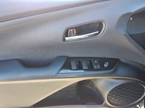 Used 2020 Toyota Prius Prime LE image 12