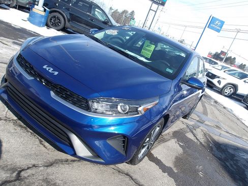 Used 2023 Kia Forte LXS image 3