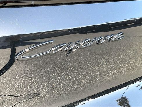 Used 2024 Porsche Cayenne Coupe AWD/4WD image 9