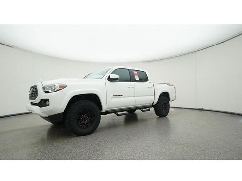 Used 2022 Toyota Tacoma TRD Sport w/ Technology Package AWD/4WD image 21