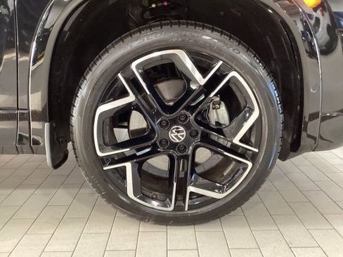 Used 2026 Volkswagen Tiguan SEL R-Line AWD/4WD image 23