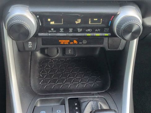 Used 2020 Toyota RAV4 LE FWD image 24