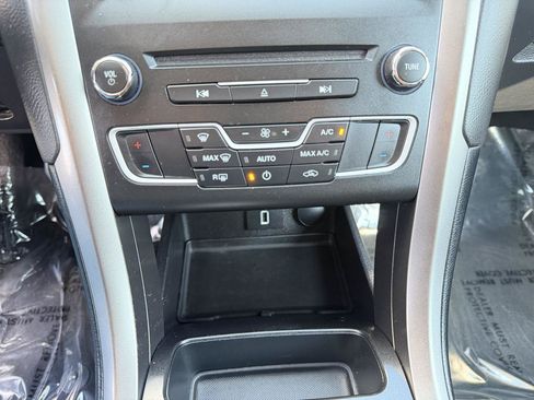 Used 2018 Ford Fusion SE w/ Fusion SE Technology Package FWD image 14