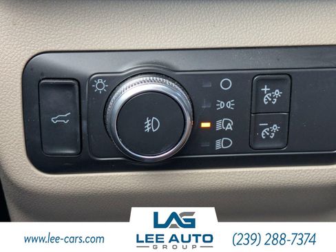 Used 2020 Ford Escape Titanium w/ Titanium Premium Package 2.0 image 23