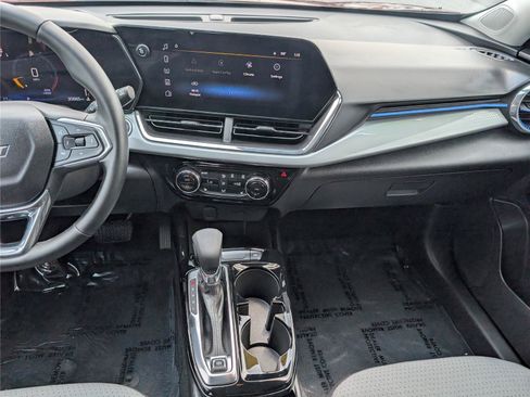 Used 2025 Chevrolet Trax LT w/ Driver Confidence Package FWD image 17