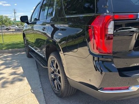 Used 2025 GMC Yukon Elevation AWD/4WD image 7
