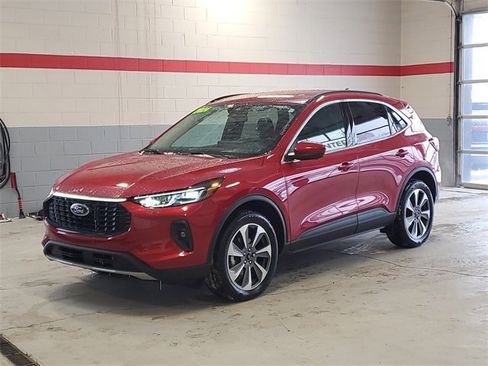 Used 2024 Ford Escape Platinum image 2