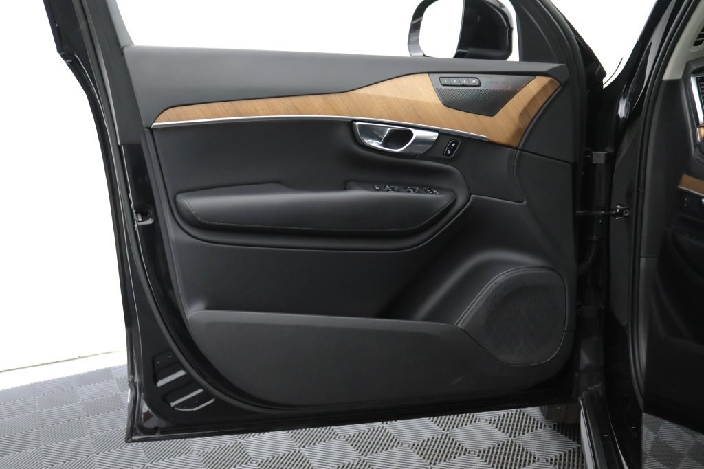 Used 2023 Volvo XC90 B6 Plus w/ Protection Package Premier AWD/4WD image 17