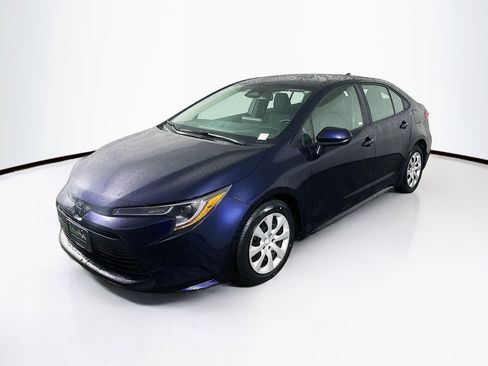 Used 2023 Toyota Corolla LE image 3