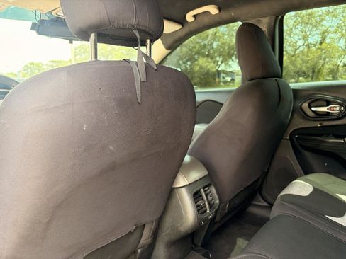 Used 2014 Jeep Cherokee Sport FWD image 6