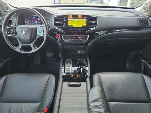 Used 2022 Honda Pilot Touring image 11