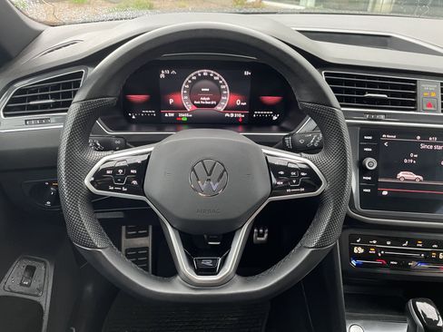 Certified 2024 Volkswagen Tiguan SE R-Line AWD/4WD image 9
