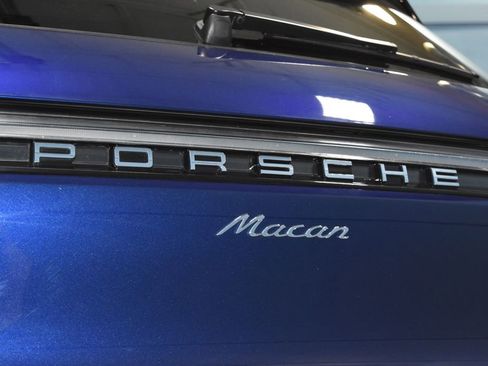 Certified 2024 Porsche Macan image 31