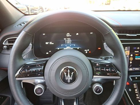 Used 2023 Maserati Grecale Modena image 16