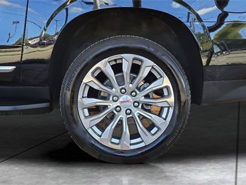 Used 2024 GMC Yukon XL Denali image 32